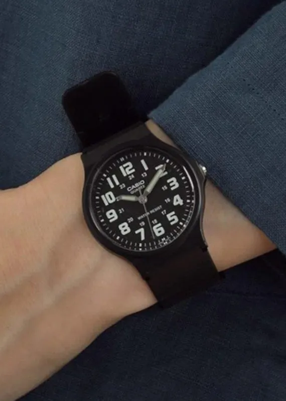 CASIO ANALOGUE 12 FIGURE BLACK DIAL MQ71-1B