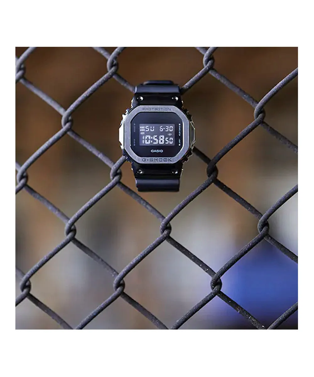 CASIO GM-5600B-1DR