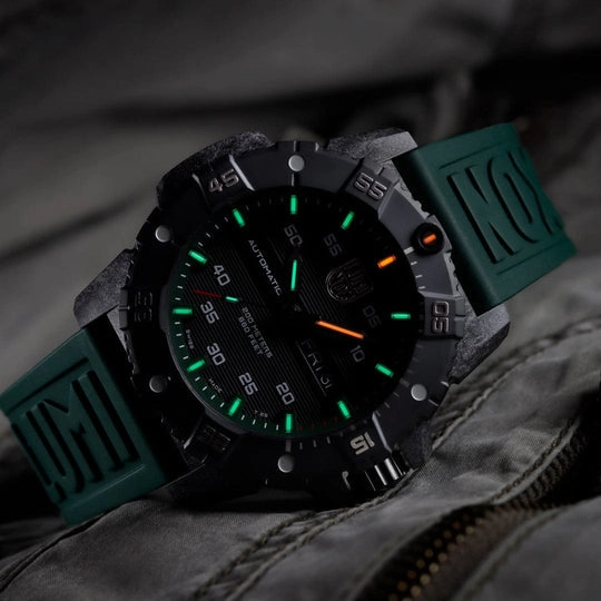 Luminox Master Carbon SEAL Automatic Mens Dive Watch XS.3877